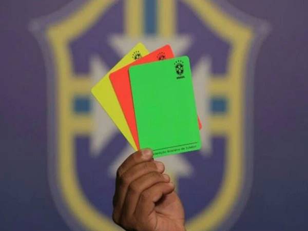 Thẻ xanh trong bóng đá là gì? Tác dụng của nó như thế nào