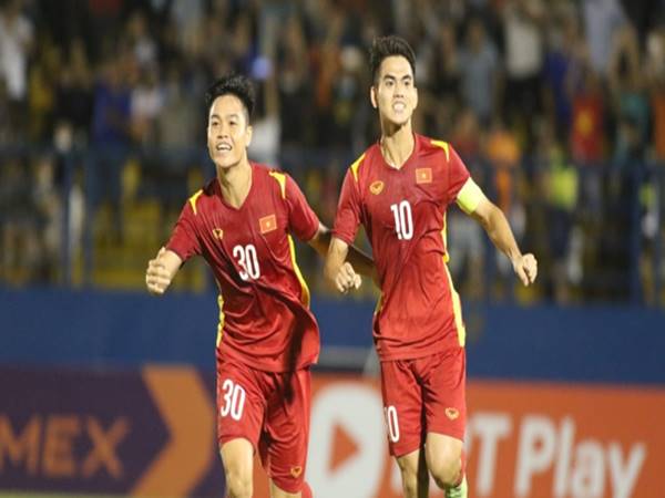 Bóng đá Việt Nam 12/8: Đội trưởng U19 nhận mưa giải thưởng