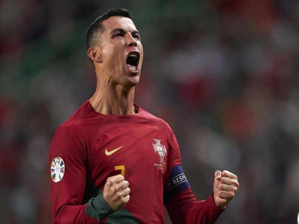 Ronaldo trong màu áo ĐTQG Bồ Đào Nha