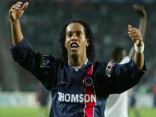Số áo của Ronaldinho qua các thời kỳ từ Brazil đến châu Âu