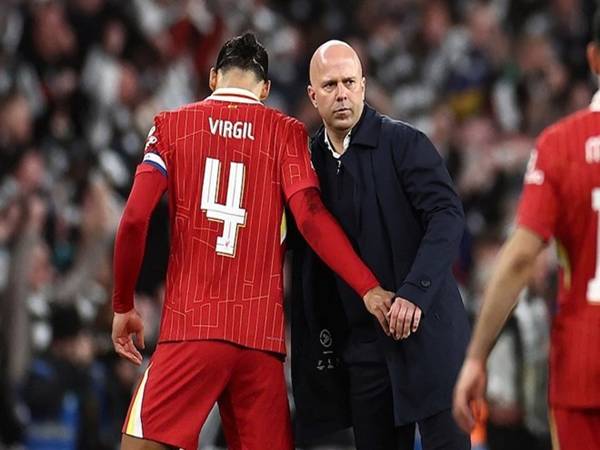 Tin Liverpool: Van Dijk tổ nắn gân đồng đội sau trận thua MU