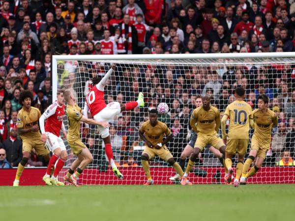 Bóng đá QT: Arsenal áp sát kỷ lục huyền thoại của MU
