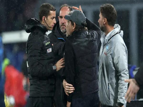 Tin Napoli: Antonio Conte nổi giận khi bị loại