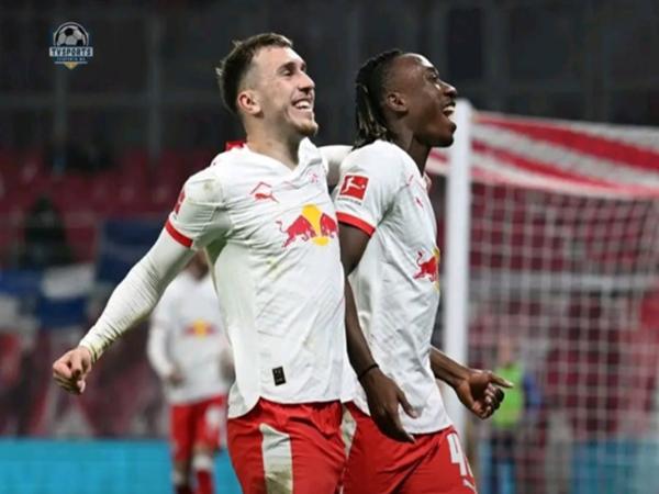 Leipzig vươn lên top 3 Bundesliga