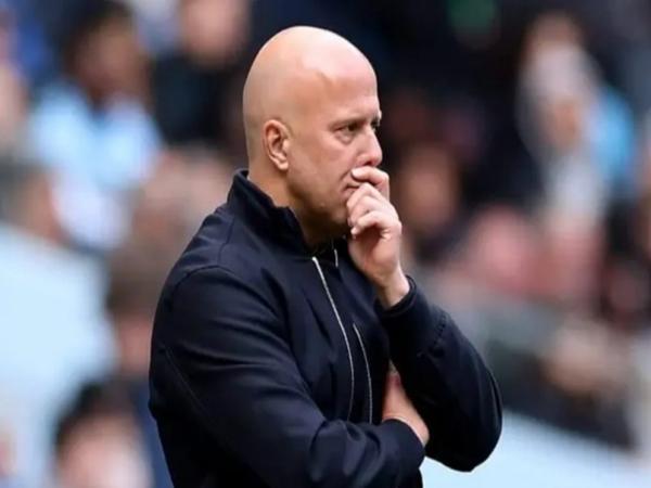 Arne Slot mất dần sự ủng hộ từ người hâm mộ