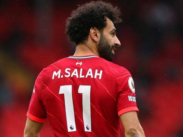 Salah mặc áo số mấy?